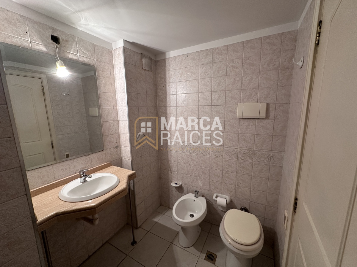Apartamento ID.701 - Venta Apartamento 2 Dormitorios Garage Box Balcon al Frente Tres Cruces Montevideo
