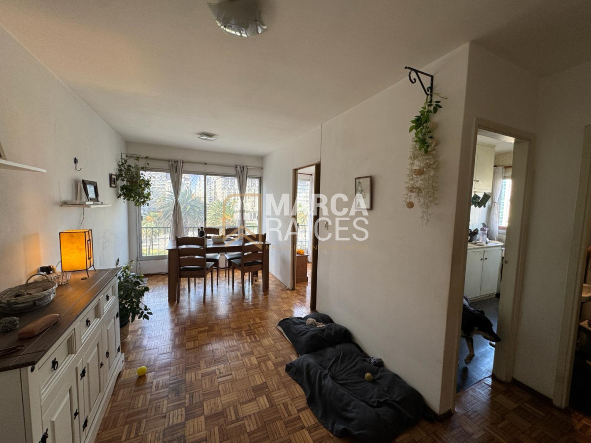 Apartamento ID.2043 - Alquiler Apartamento 4 Dormitorios, 2 Baños con Garage. Ciudad Vieja, Montevideo