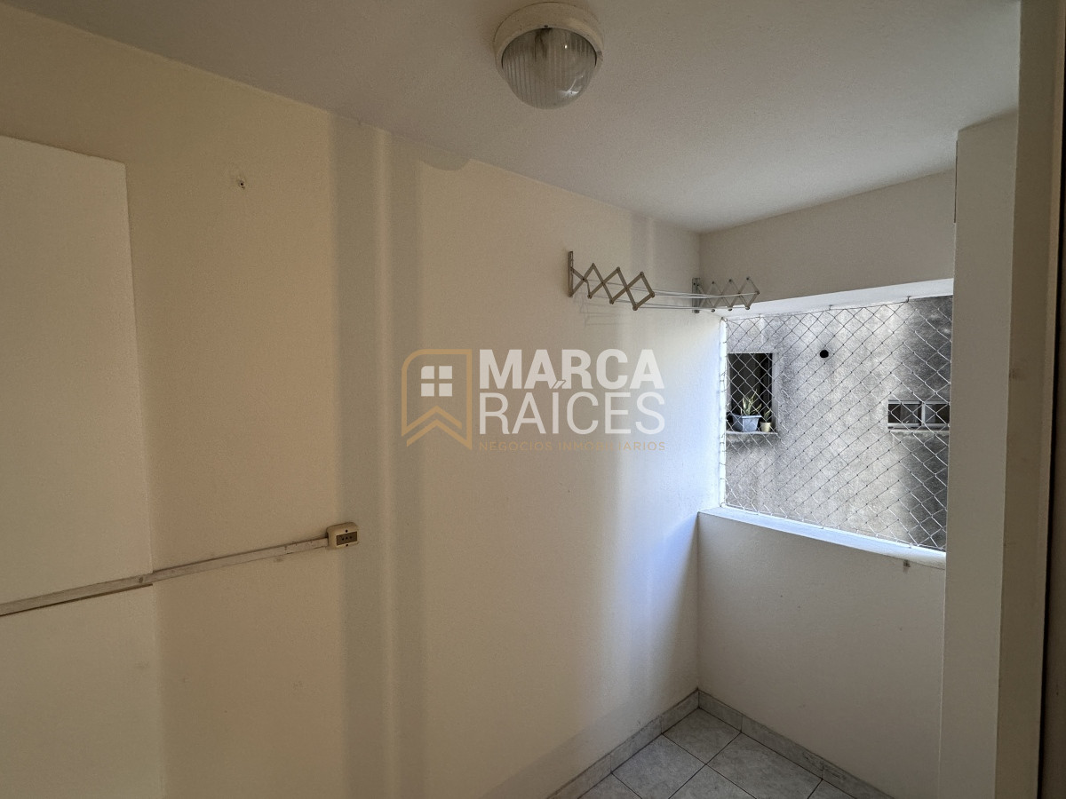 Apartamento ID.701 - Venta Apartamento 2 Dormitorios Garage Box Balcon al Frente Tres Cruces Montevideo