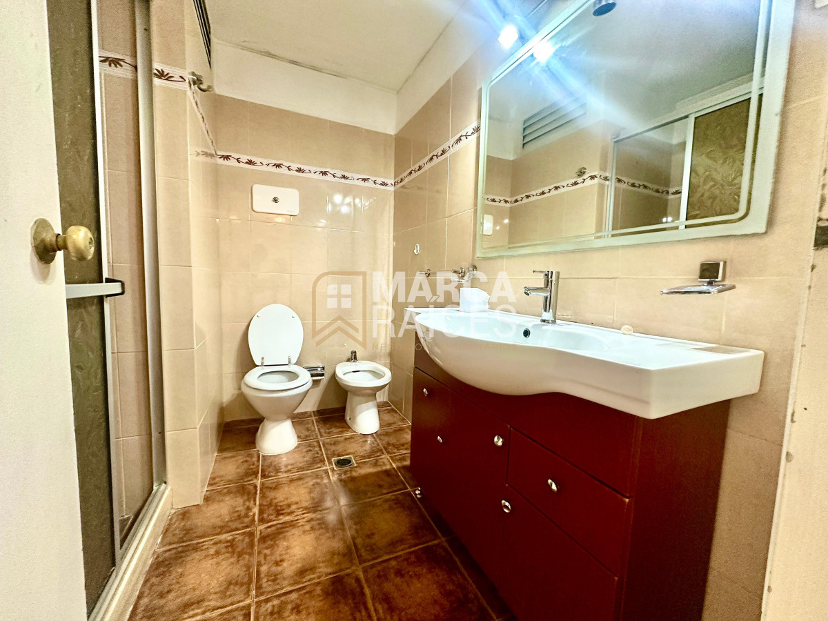 Apartamento ID.1548 - Venta Apartamento con RENTA 3 Dormitorios 2 Baños Pocitos Montevideo