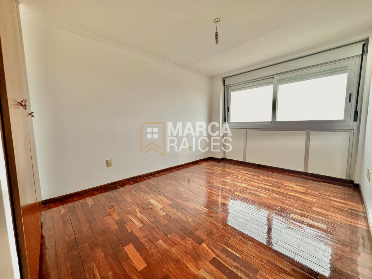 Apartamento ID.1650 - Alquiler Apartamento 2 Dormitoros Garage Pocitos Montevideo