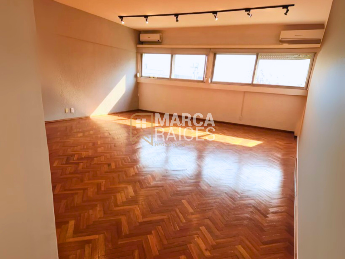 Apartamento ID.1589 - Alquiler Amplio Monoambiente Garage Centro Montevideo