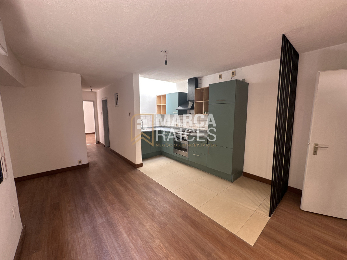 Apartamento ID.1657 - Alquiler Apartamento tipo casa 2 dormitorios con tarreza grande Barrio Sur Montevideo