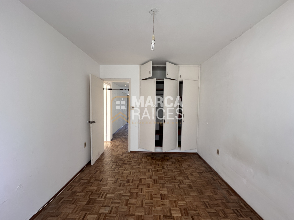 Apartamento ID.1042 - Venta Apartamento 2 Dormitorios Con Renta Al Frente Primer Piso Pocitos Montevideo