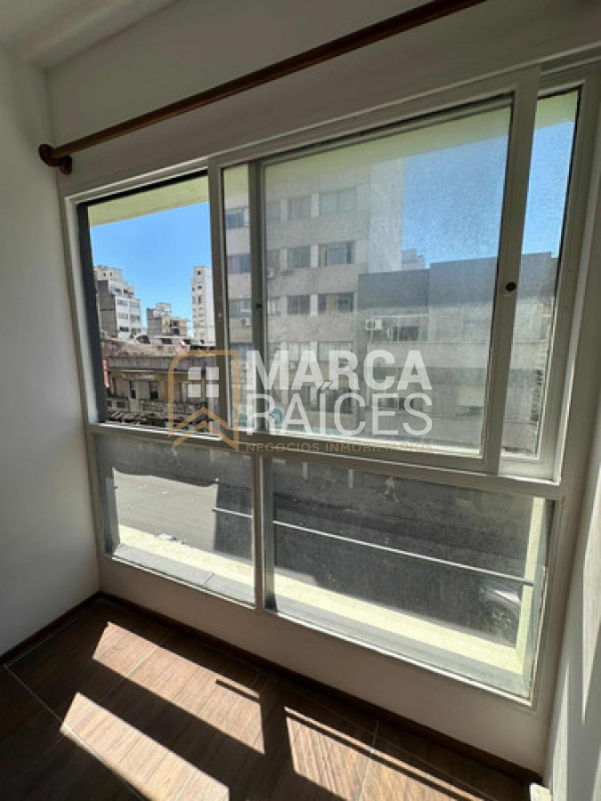 Apartamento ID.1826 - Alquiler Apartamento 1 Dormitorio al frente. Centro, Montevideo