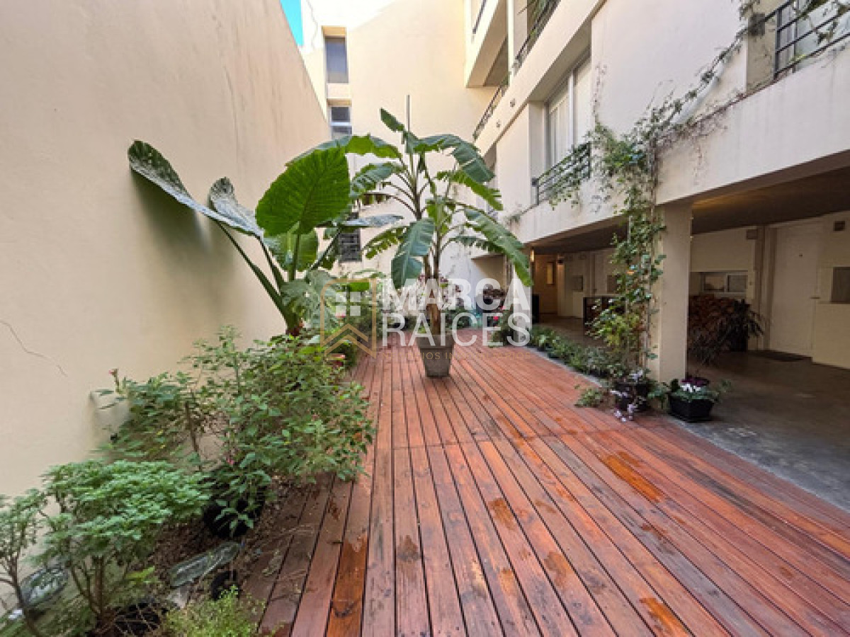 Apartamento ID.1699 - Alquiler Dúplex 1 Dormitorio + Escritorio con Terraza y Garaje - Muy Luminoso Ciudad Vieja Montevideo