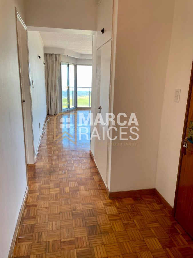 Apartamento ID.1523 - Alquiler apartamento de 4 dormitorios muy luminoso frente al mar en Rambla de Punta Carretas, Montevideo. 