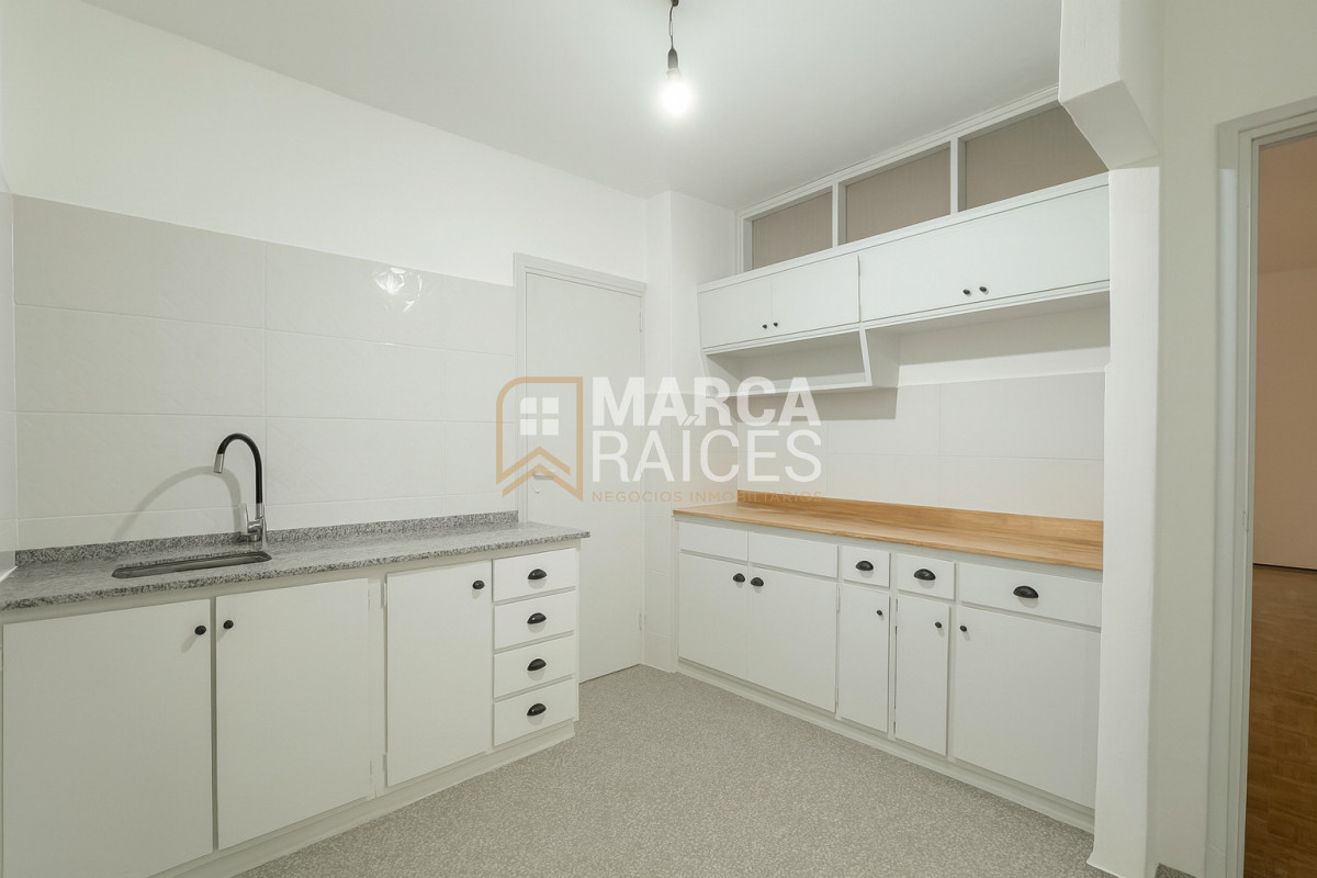 Apartamento ID.1693 - Alquiler Apartamento 3 Dormitorios 2 Baños Patio Centro Montevideo