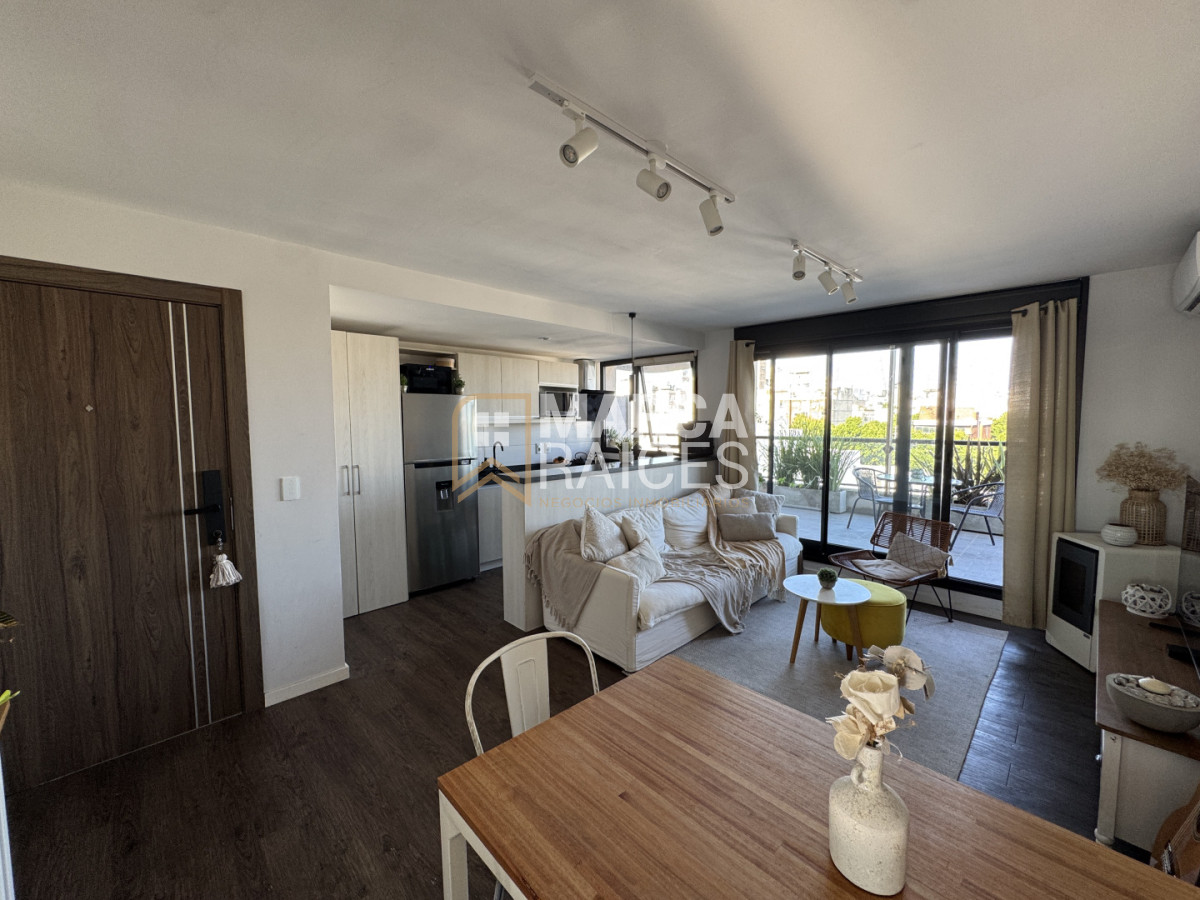 Apartamento ID.1797 - Alquiler Penthouse con Parrillero y Garage, 3 Dormitorios, 2 baños. Centro, Montevideo