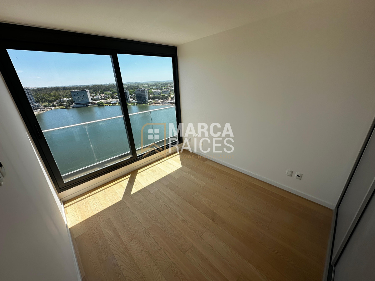 Apartamento ID.1147 - Venta Penthouse Duplex 4 Dormitorios Carrasco Hermosa Vista al Lago A Estrenar