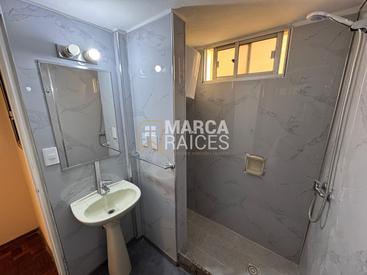 Apartamento ID.1864 - Alquiler Apartamento Monoambiente Al Frente Piso 2 Cocina Definida Pocitos Montevideo