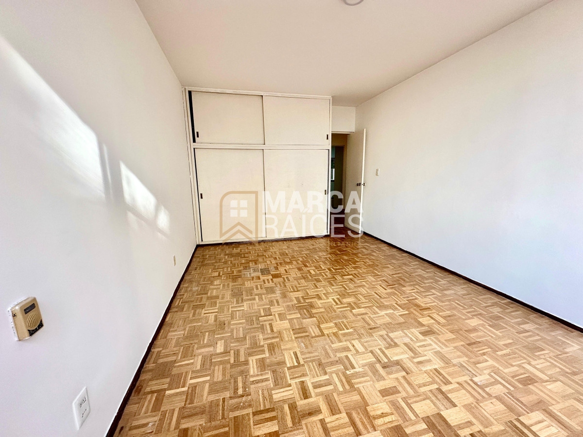 Apartamento ID.1548 - Venta Apartamento con RENTA 3 Dormitorios 2 Baños Pocitos Montevideo