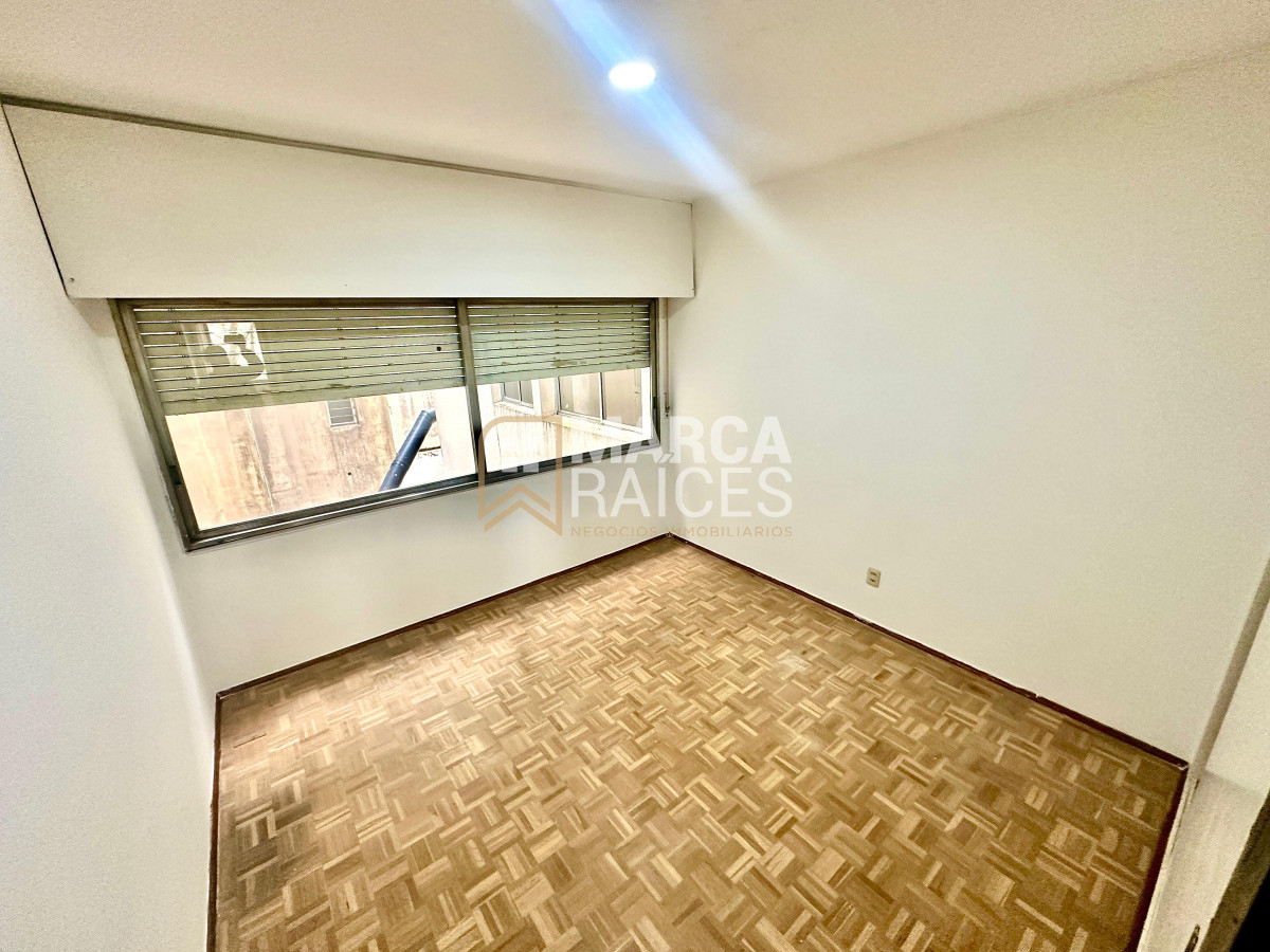 Apartamento ID.1548 - Venta Apartamento con RENTA 3 Dormitorios 2 Baños Pocitos Montevideo