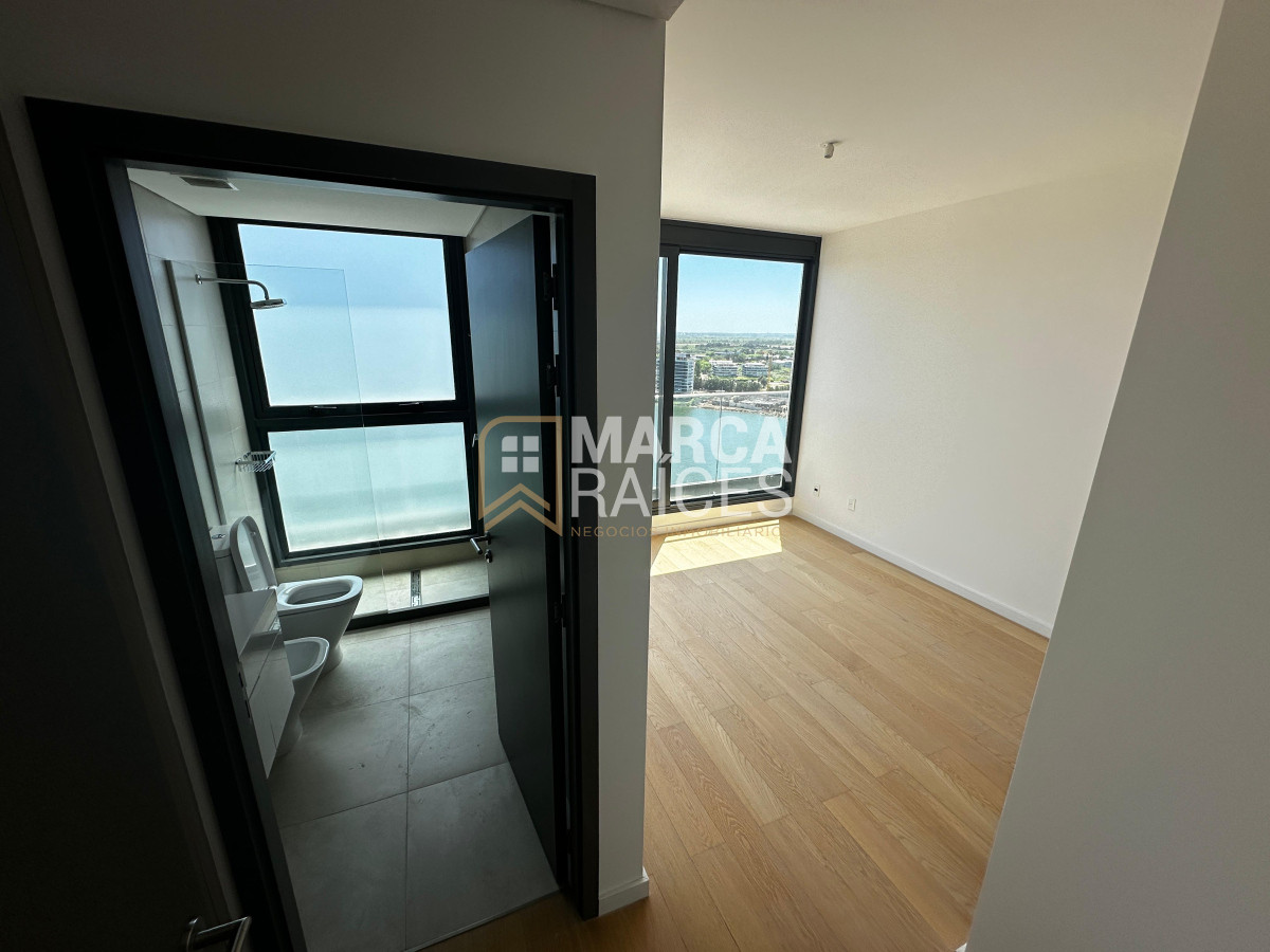 Apartamento ID.1147 - Venta Penthouse Duplex 4 Dormitorios Carrasco Hermosa Vista al Lago A Estrenar