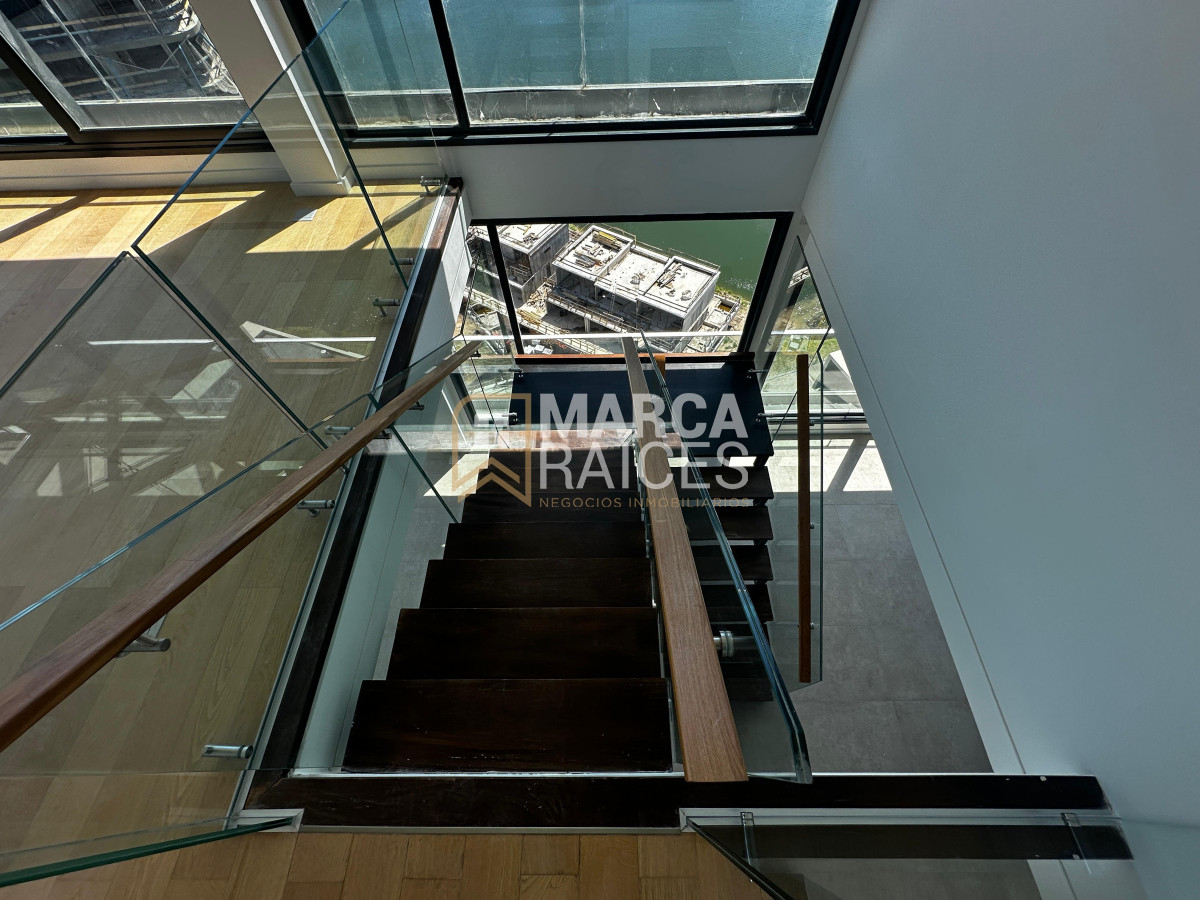 Apartamento ID.1147 - Venta Penthouse Duplex 4 Dormitorios Carrasco Hermosa Vista al Lago A Estrenar