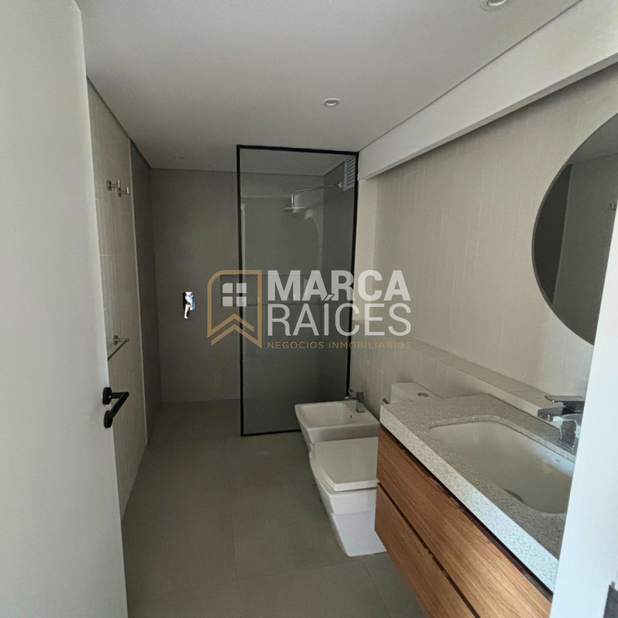 Apartamento ID.1786 - Alquiler Apartamento 1 Dormitorio Piscina Edificio de Categoria Centro Montevideo