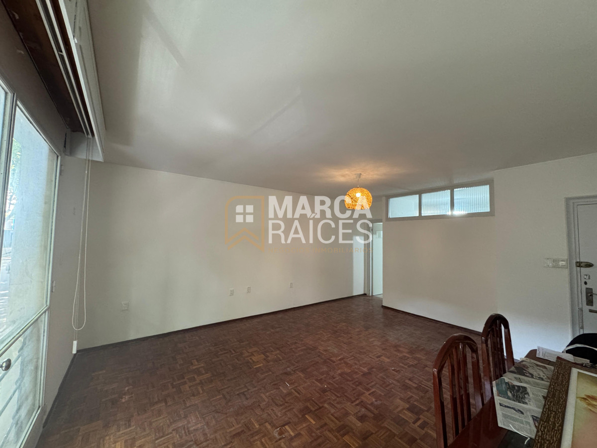 Apartamento ID.1693 - Alquiler Apartamento 3 Dormitorios 2 Baños Patio Centro Montevideo