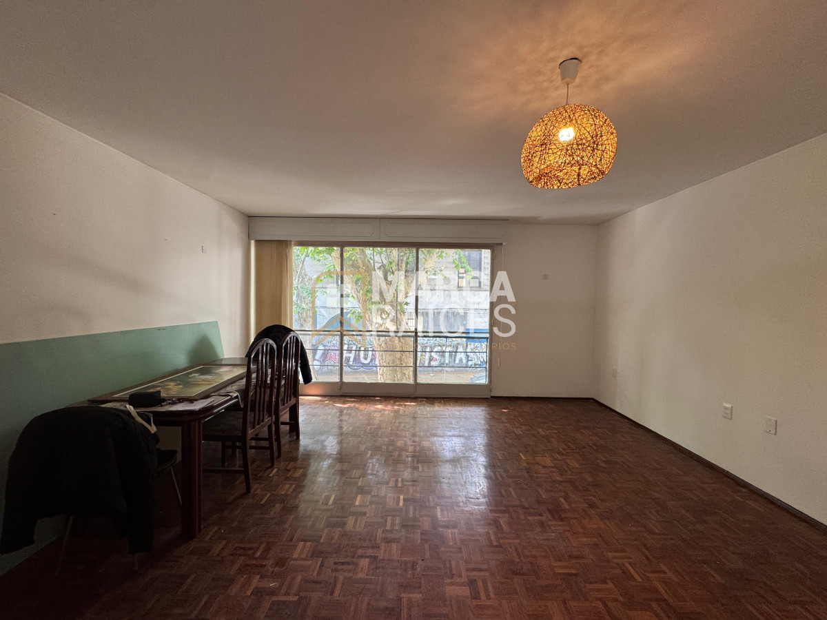 Apartamento ID.1693 - Alquiler Apartamento 3 Dormitorios 2 Baños Patio Centro Montevideo