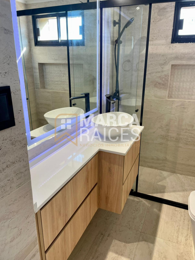 Apartamento ID.1523 - Alquiler apartamento de 4 dormitorios muy luminoso frente al mar en Rambla de Punta Carretas, Montevideo. 