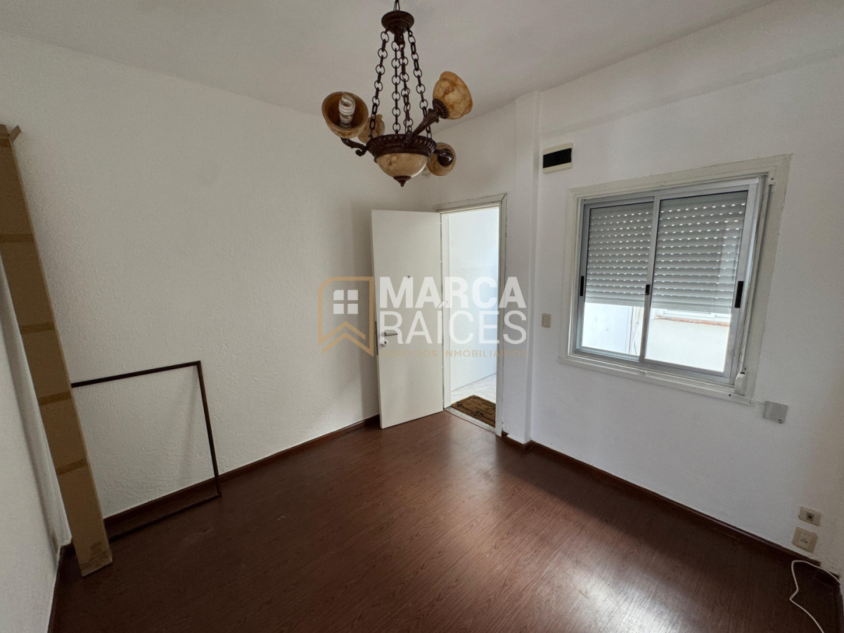 Apartamento ID.1807 - Alquiler Apartamento 2 Dormitorios, 1 Baño, Cocina Y Living. 2do Piso Por Escalera Pocitos Montevideo