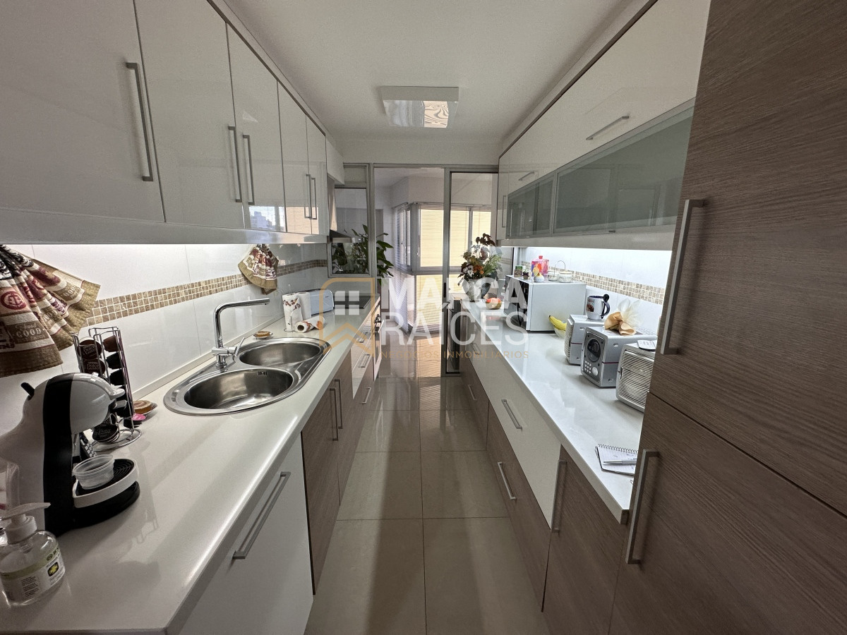 Apartamento ID.888 - Venta Espectacular Apartamento Sobre Rambla 4 Dormitorios Garage Doble Punta Carretas Montevideo