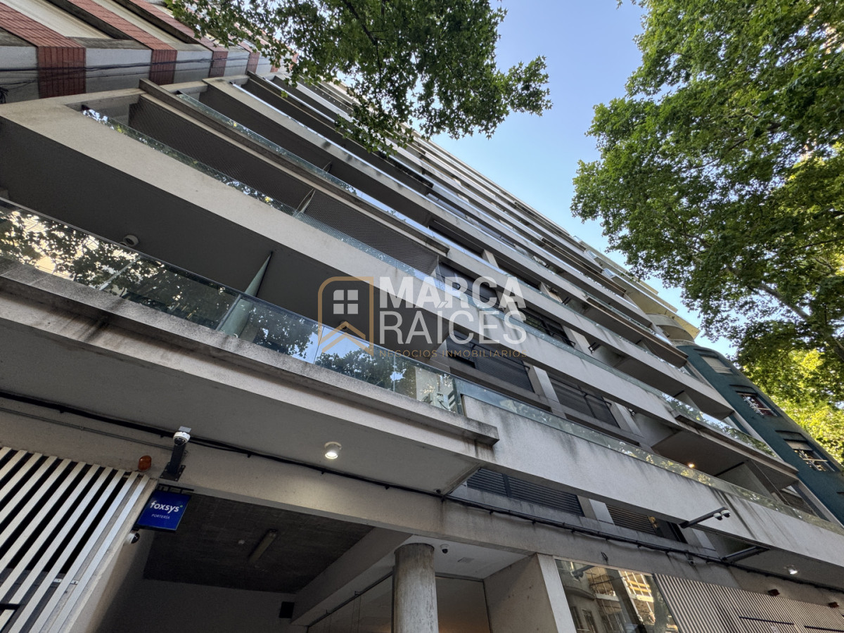 Apartamento ID.1797 - Alquiler Penthouse con Parrillero y Garage, 3 Dormitorios, 2 baños. Centro, Montevideo