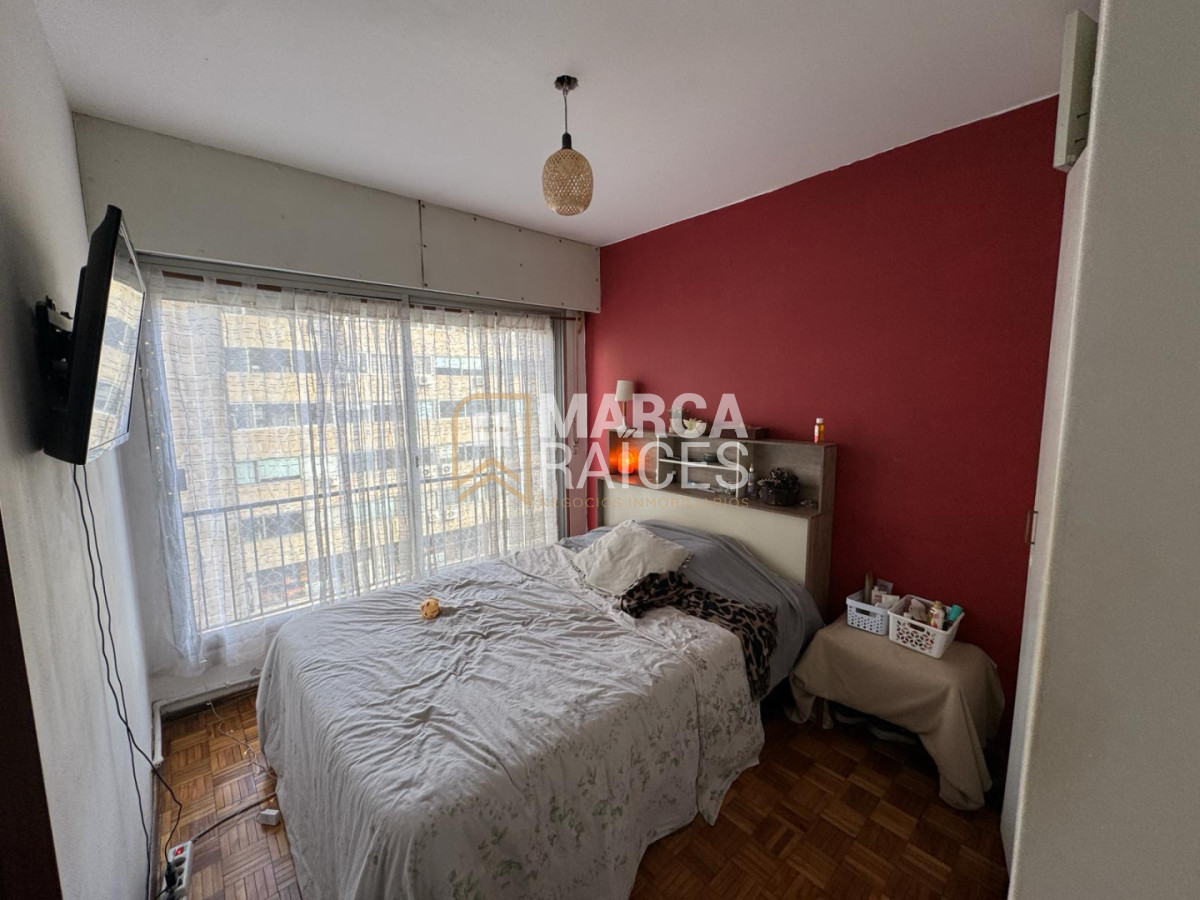Apartamento ID.2043 - Alquiler Apartamento 4 Dormitorios, 2 Baños con Garage. Ciudad Vieja, Montevideo