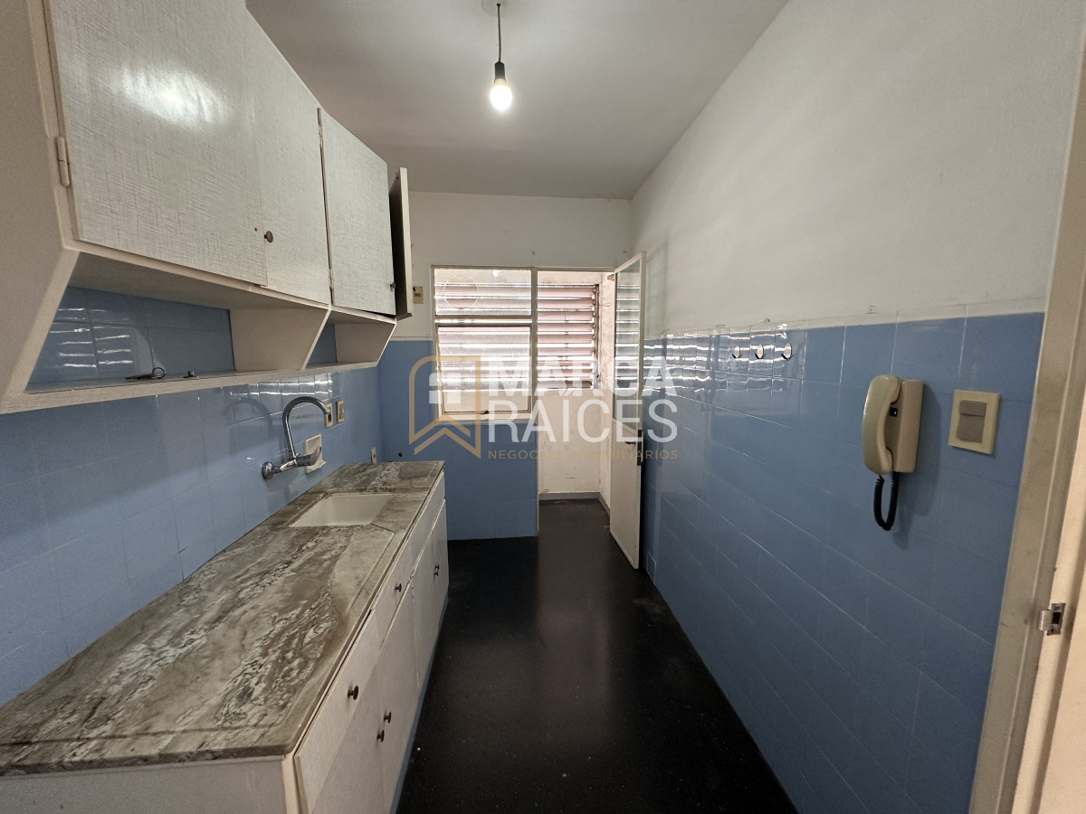 Apartamento ID.1042 - Venta Apartamento 2 Dormitorios Con Renta Al Frente Primer Piso Pocitos Montevideo
