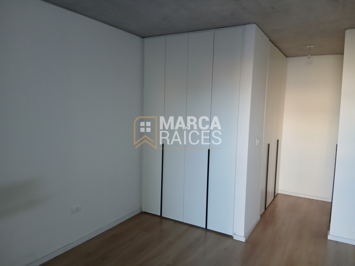 Apartamento ID.1792 - Alquiler Apartamento 3 Dormitorios 2 Baños Piscina Edificio de Categoria Centro Montevideo