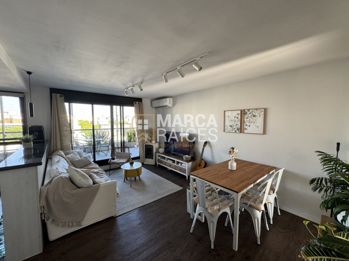 Apartamento ID.1797 - Alquiler Penthouse con Parrillero y Garage, 3 Dormitorios, 2 baños. Centro, Montevideo