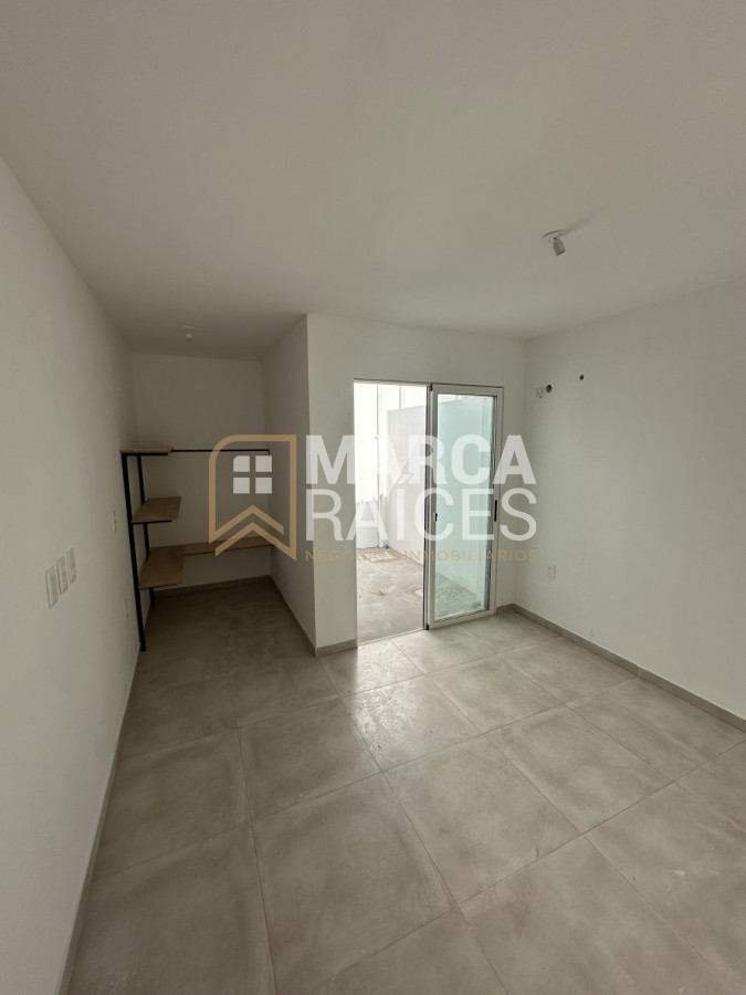 Apartamento ID.1004 - Venta Apartamento 1 Dormitorio Con Patio Y Cochera con buena renta Paysandu Uruguay
