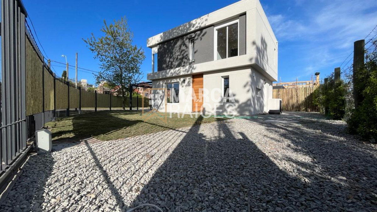 Apartamento ID.793 - Venta Casa 3 Dormitorios 2 Baños Parrillero Barra de Carrasco