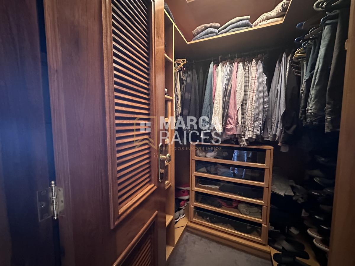 Apartamento ID.853 - Venta Apartamento Frente a Rambla Kibon 3 Dormitorios + Servicio Garage Doble Vista a la Rambla Pocitos Montevideo