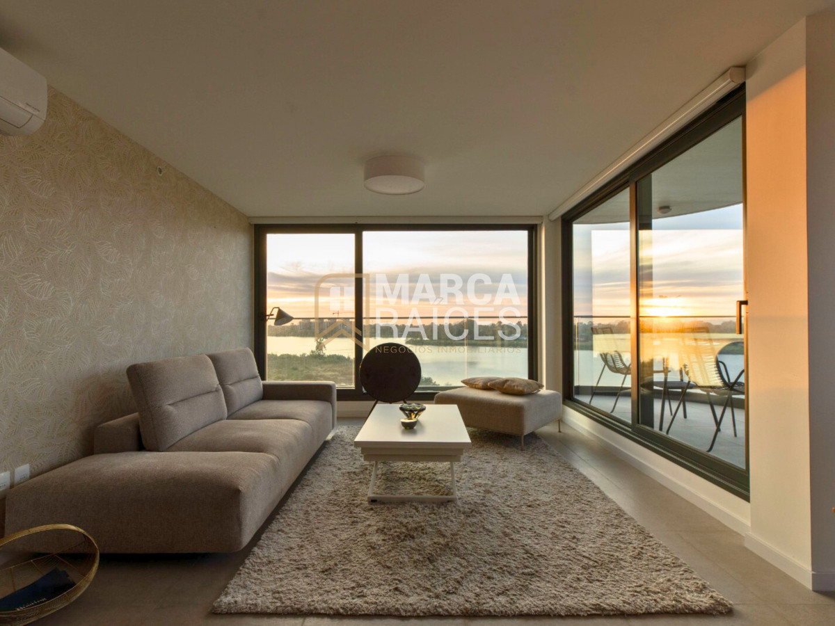 Apartamento ID.1148 - Venta Apartamento de Categoría en Carrasco Este 3 Dormitorios 3 Baños Vista al Lago a Estrenar