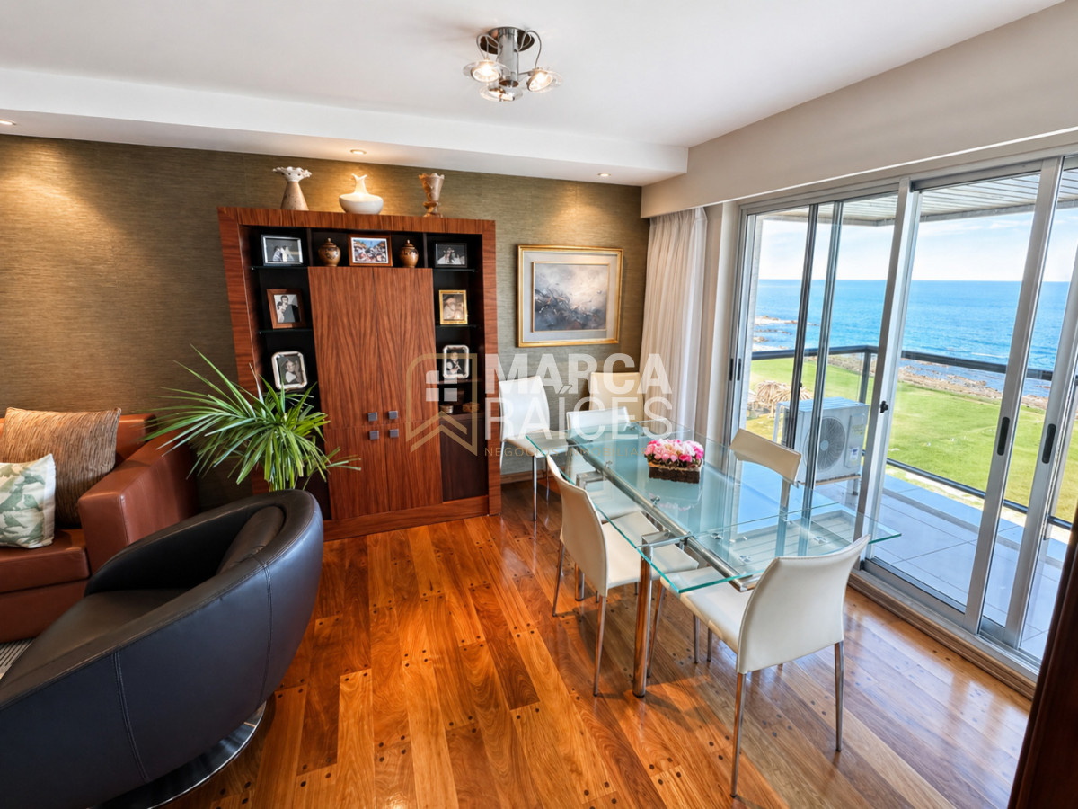 Apartamento ID.888 - Venta Espectacular Apartamento Sobre Rambla 3 Dormitorios y Servicio Garage Doble Punta Carretas Montevideo