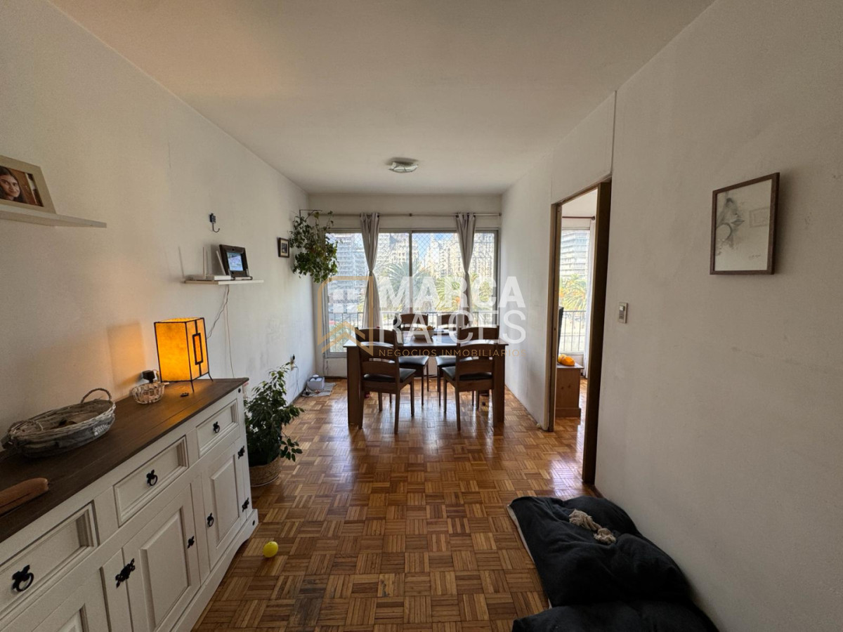 Apartamento ID.2043 - Alquiler Apartamento 4 Dormitorios, 2 Baños con Garage. Ciudad Vieja, Montevideo