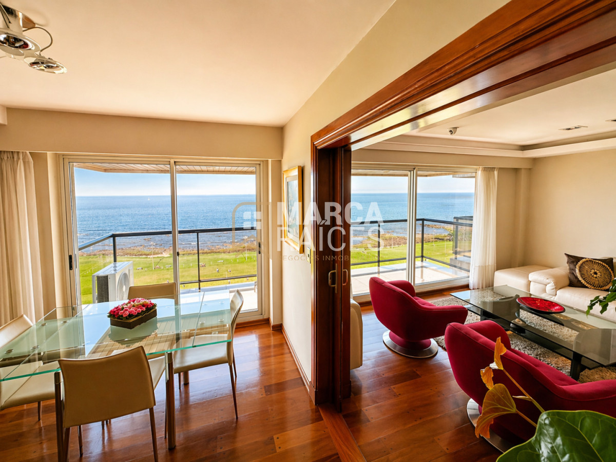 Apartamento ID.888 - Venta Espectacular Apartamento Sobre Rambla 3 Dormitorios y Servicio Garage Doble Punta Carretas Montevideo