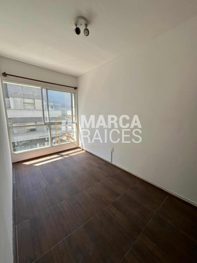 Apartamento ID.1826 - Alquiler Apartamento 1 Dormitorio al frente. Centro, Montevideo