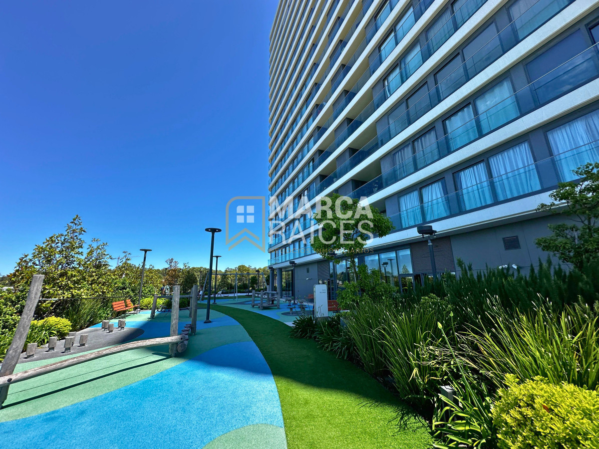 Apartamento ID.1148 - Venta Apartamento de Categoría en Carrasco Este 3 Dormitorios 3 Baños Vista al Lago a Estrenar