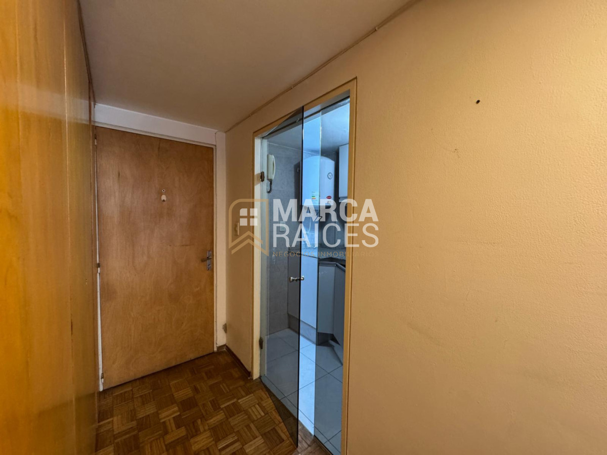 Apartamento ID.1865 - Alquiler Apartamento Monoambiente Con Balcon Piso Vista a la Rambla Pocitos Montevideo