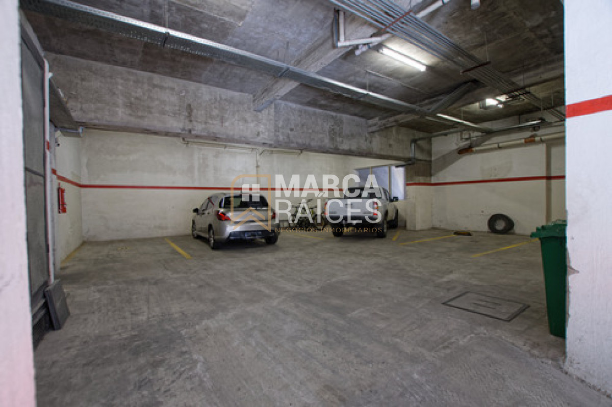 Apartamento ID.1699 - Alquiler Dúplex 1 Dormitorio + Escritorio con Terraza y Garaje - Muy Luminoso Ciudad Vieja Montevideo