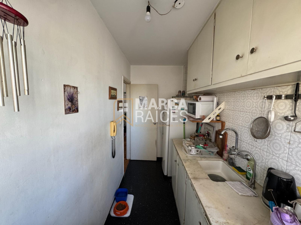 Apartamento ID.2043 - Alquiler Apartamento 4 Dormitorios, 2 Baños con Garage. Ciudad Vieja, Montevideo