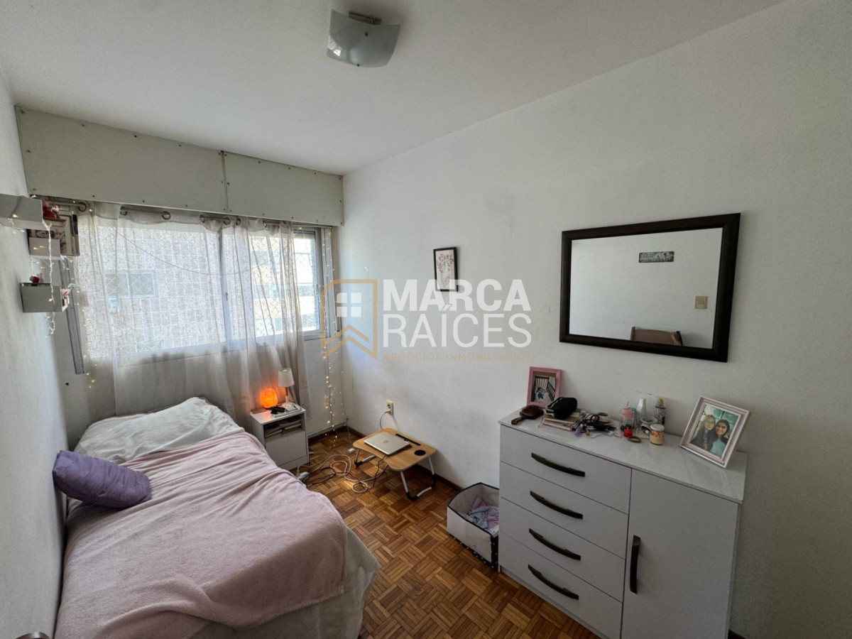 Apartamento ID.2043 - Alquiler Apartamento 4 Dormitorios, 2 Baños con Garage. Ciudad Vieja, Montevideo