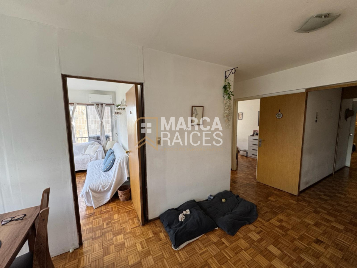 Apartamento ID.2043 - Alquiler Apartamento 4 Dormitorios, 2 Baños con Garage. Ciudad Vieja, Montevideo