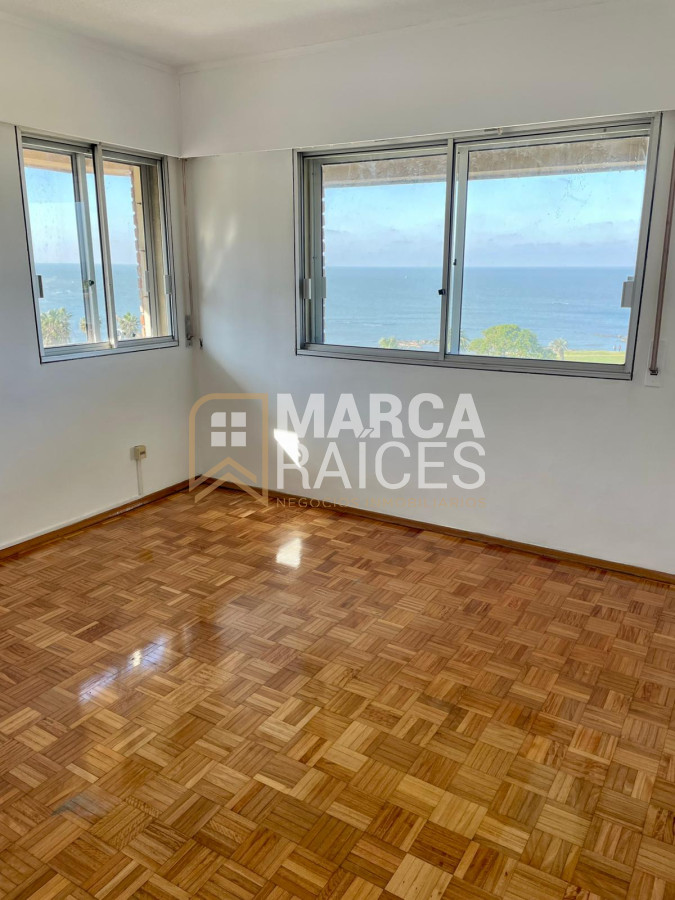Apartamento ID.1523 - Alquiler apartamento de 4 dormitorios muy luminoso frente al mar en Rambla de Punta Carretas, Montevideo. 