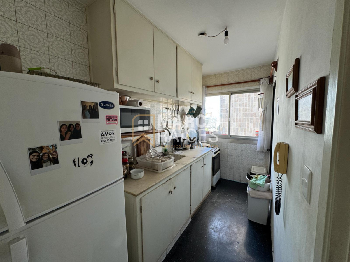 Apartamento ID.2043 - Alquiler Apartamento 4 Dormitorios, 2 Baños con Garage. Ciudad Vieja, Montevideo