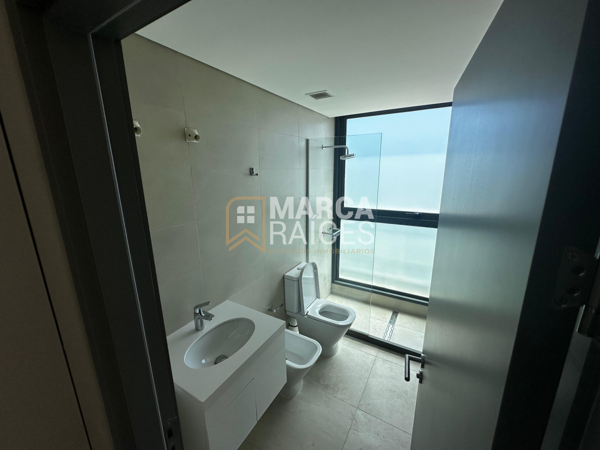 Apartamento ID.1147 - Venta Penthouse Duplex 4 Dormitorios Carrasco Hermosa Vista al Lago A Estrenar