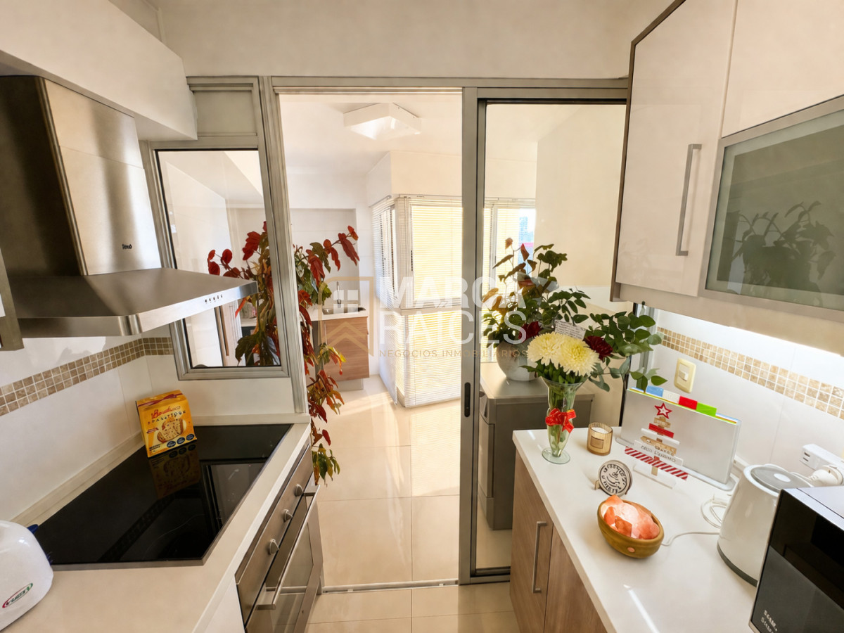 Apartamento ID.888 - Venta Espectacular Apartamento Sobre Rambla 3 Dormitorios y Servicio Garage Doble Punta Carretas Montevideo