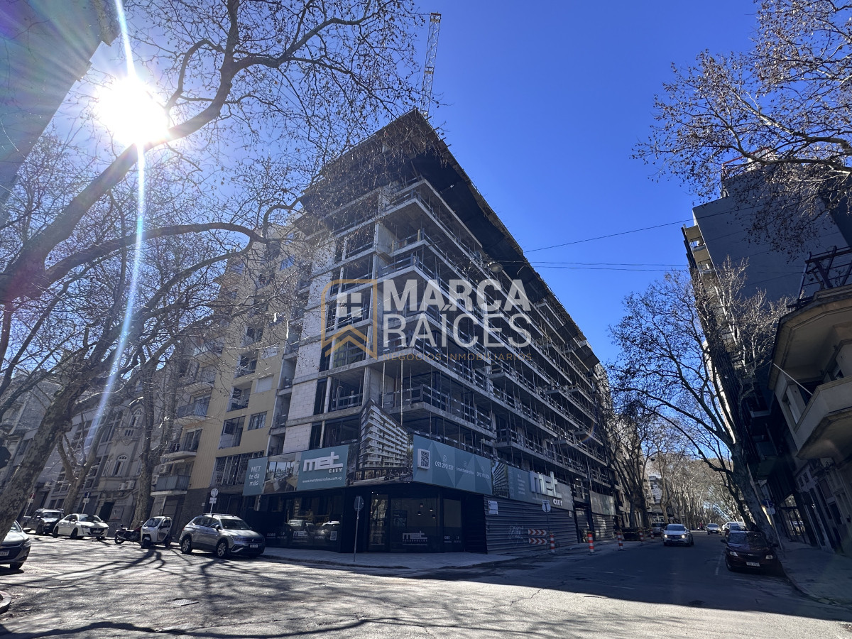 Apartamento ID.1016 - Venta Apartamento 1 Dormitorio en construcción con balcon y patio Centro Sur Montevideo
