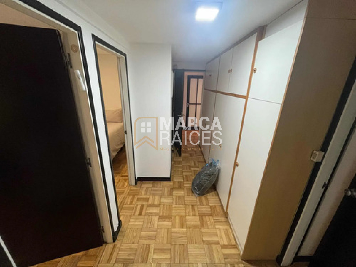 Apartamento ID.2032 - Alquiler Apartamento Con Patio Ideal Para Familias En Pocitos Con Vista A La Rambla! Con 2 Garages